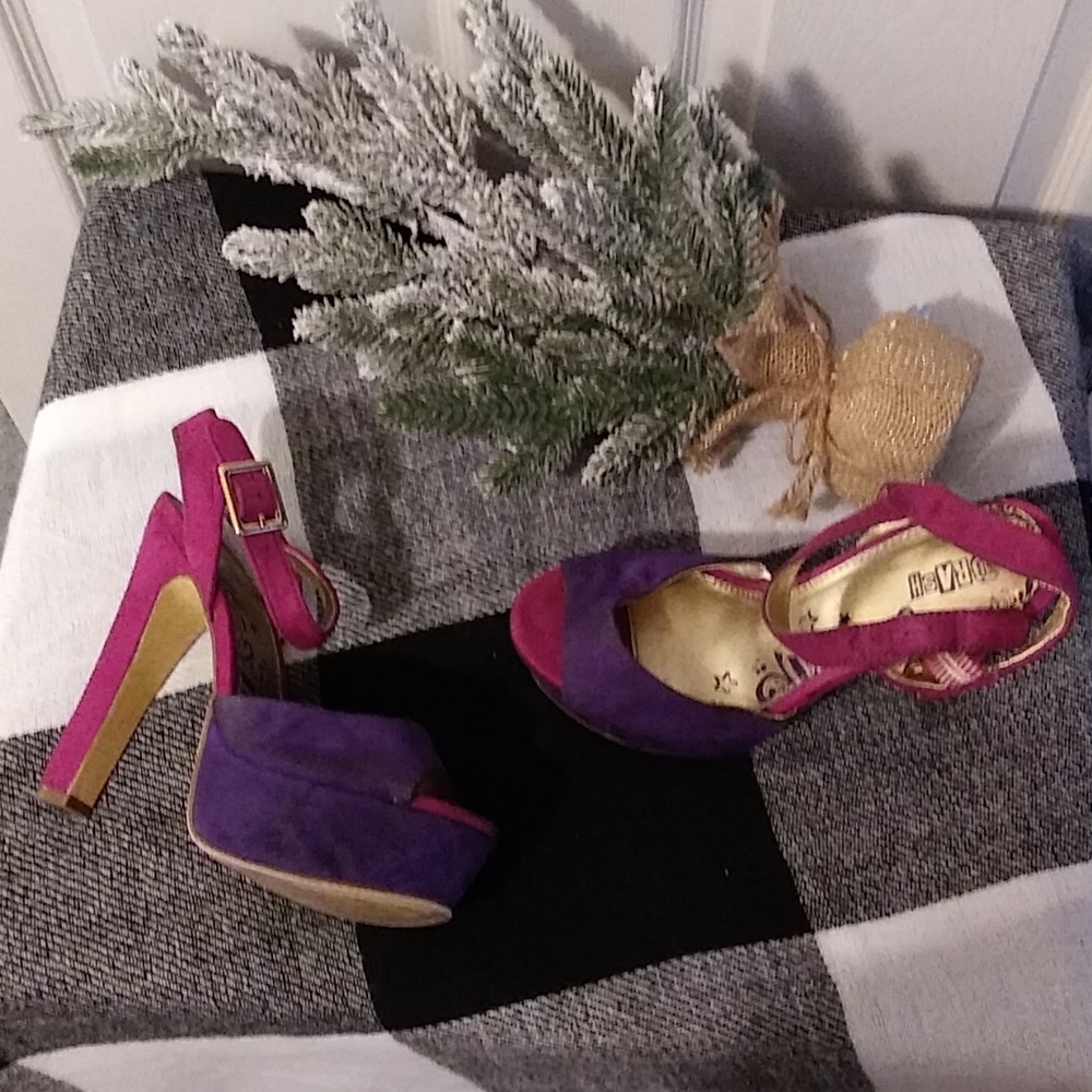 Heels - Picture 2 of 2